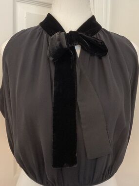 ⭐️ Kate Spade New York Black Velvet Bowed Top - size 4
